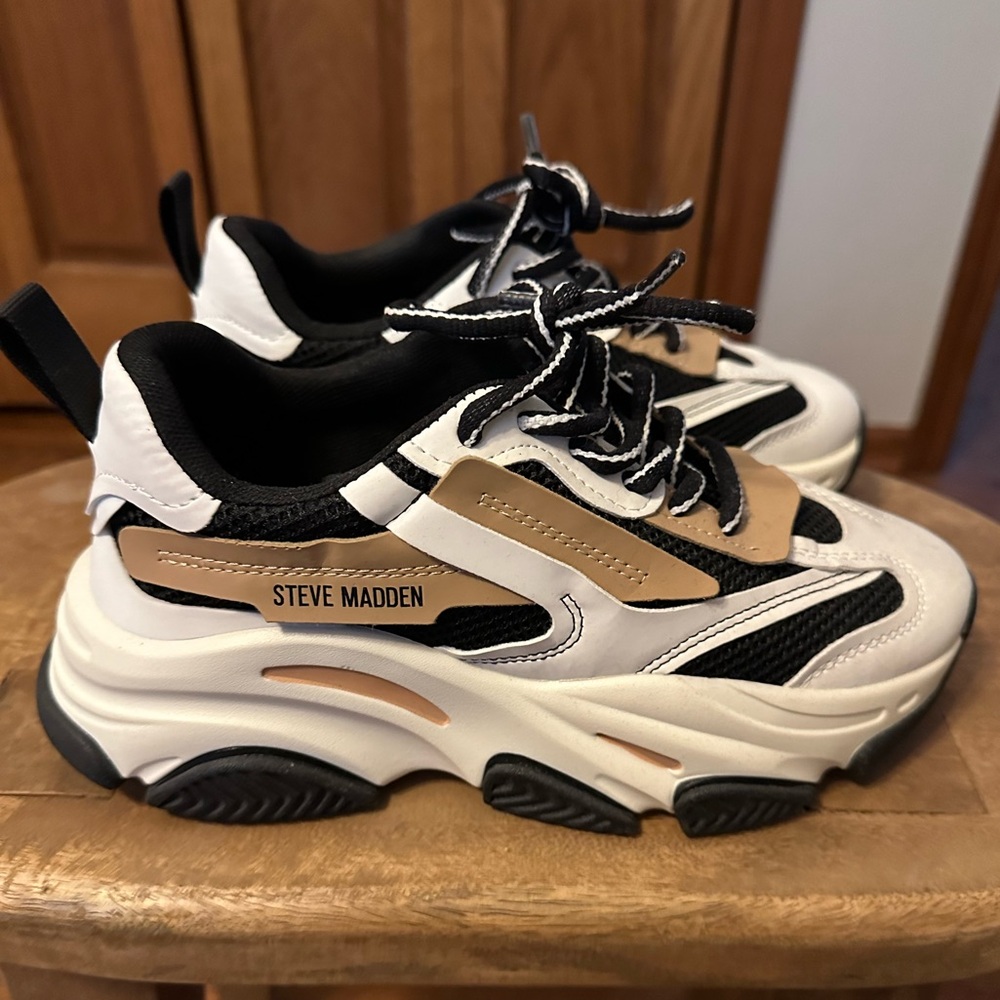 Steve Madden Possession Sneaker